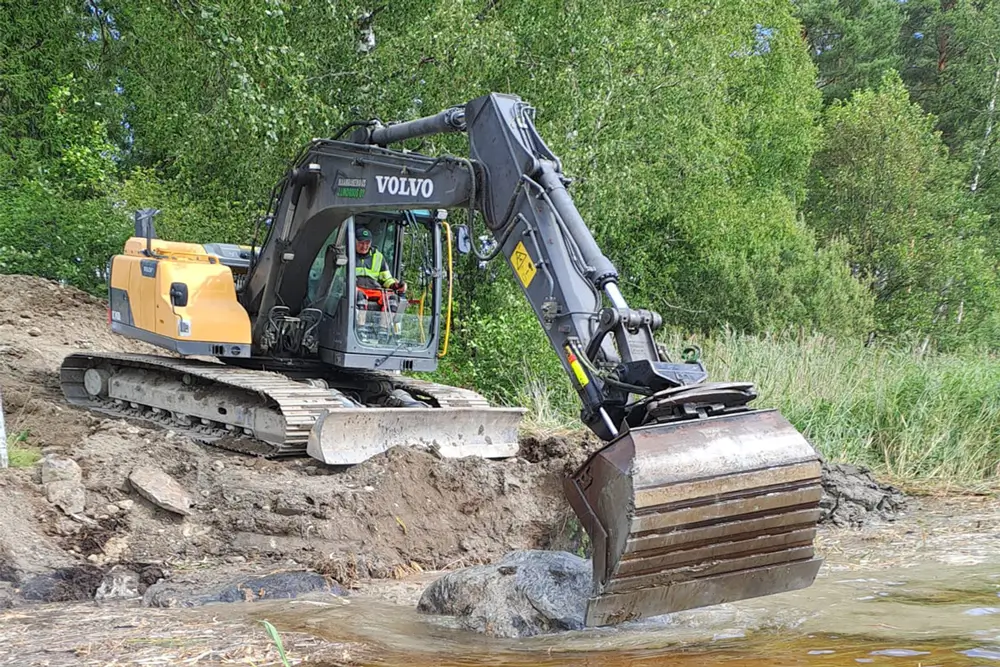 Kaivinkone Volvo 140 DL.